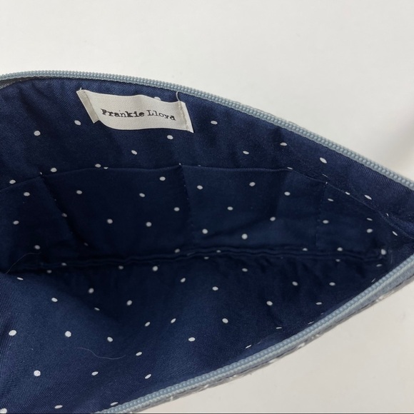 Frankie Lloyd Wristlet, Gray Arrows Blue Inside - Picture 6 of 6